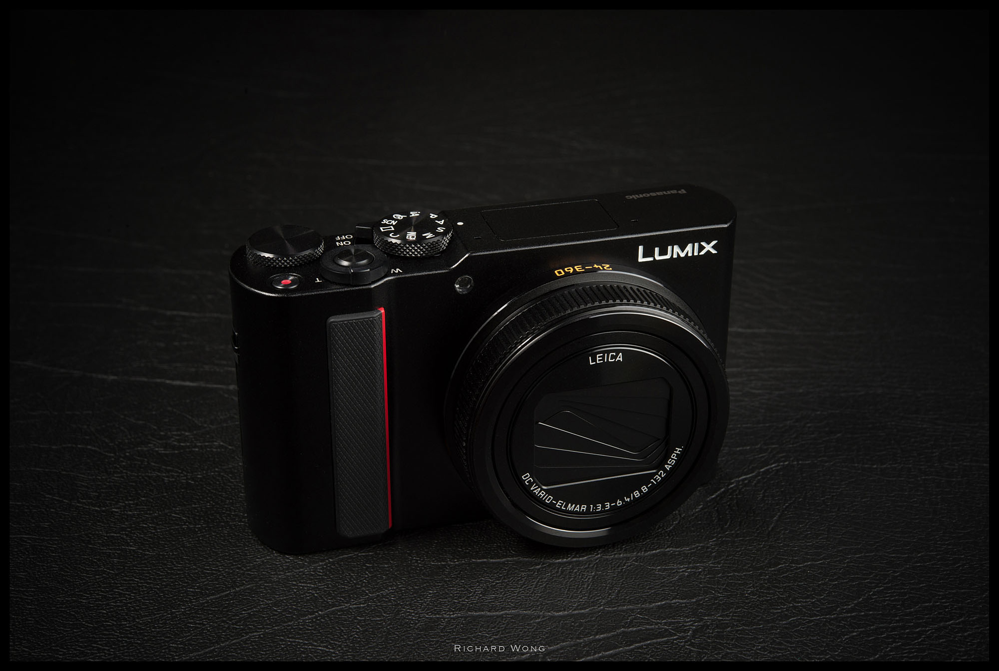 Klap breedtegraad verdiepen Panasonic Lumix DC-TZ220 / TZ200 / ZS200 / TX2 / Leica C-Lux Review – Review  By Richard